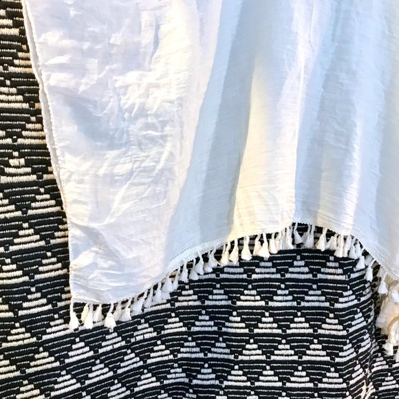 ivory light weight poncho - Picture 4 of 9